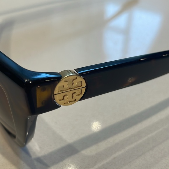 Tory Burch Butterfly Tortoise Brown Gradient Lens Sunglasses with Case- FLAWED - Picture 3 of 9